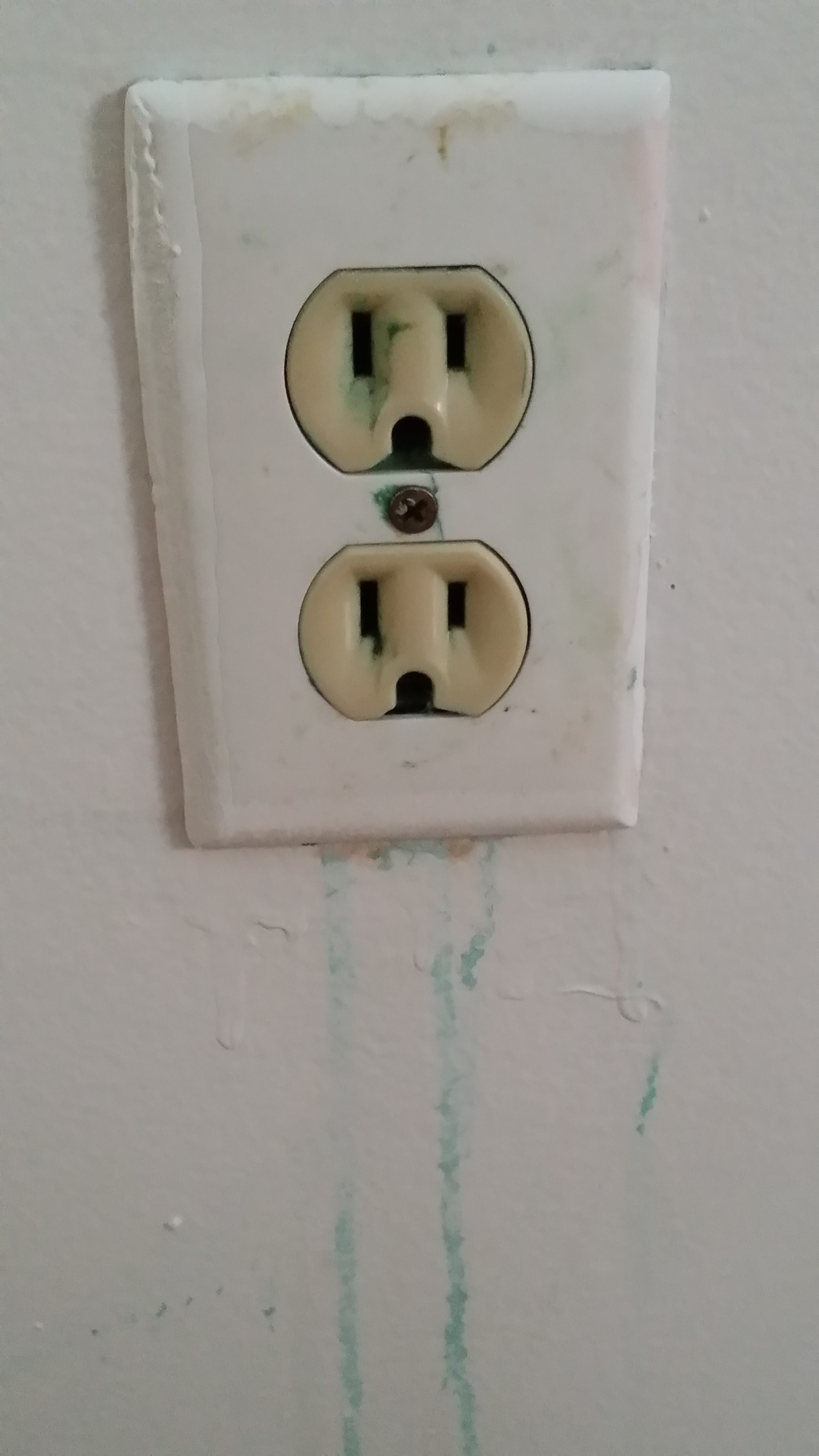 OMG outlet oozes blue liquid..... Forums