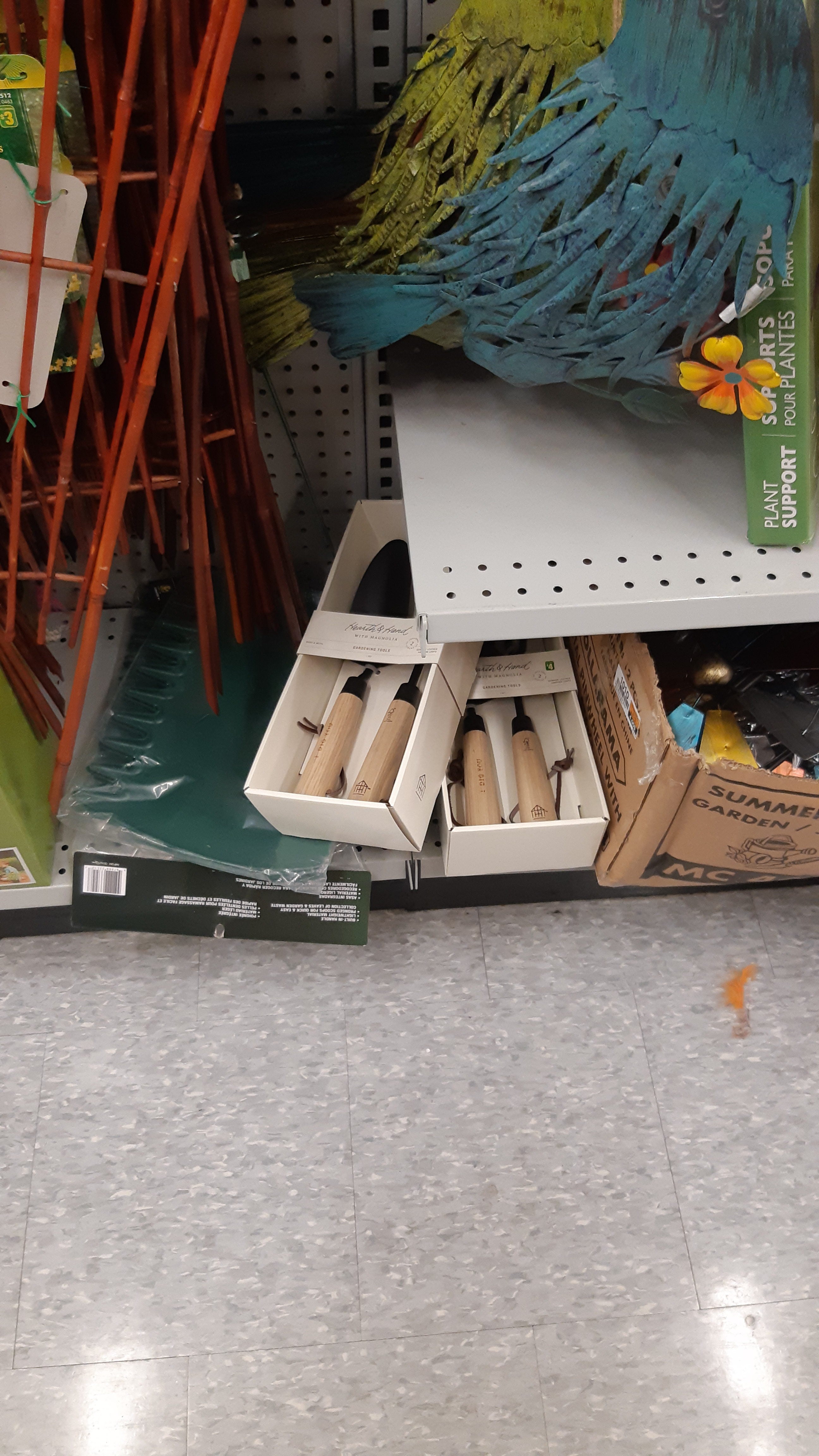 [Dollarama] 4 Hearth and Hand garden trowel and hand cultivator set Reg. 14.99 YMMV
