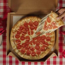 [Pizza Hut] Pizza Hut's Buy One, Get One FREE Deal is Back!